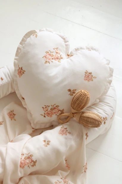 decorative pillow heart rose garden samiboo.jpeg